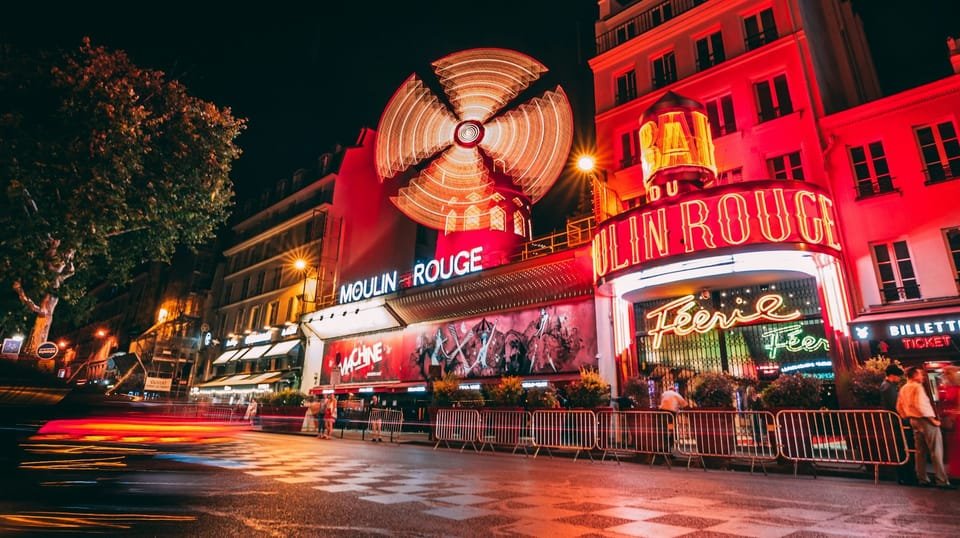 Moulin Rouge e a vida noturna em Paris com motorista brasileiro