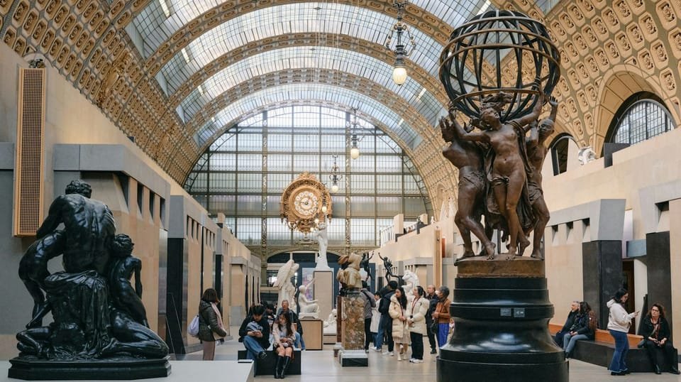 Museu d'Orsay em Paris com motorista brasileiro