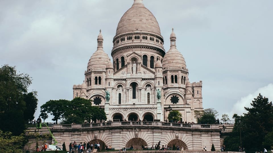 Sacré-Cœur e Montmartre em Paris com motorista brasileiro
